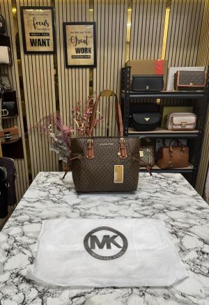 Michae_l Kors Voyager Premium Quality Tote Bag With Dust Bag (Coffee Brown) (V-4616)