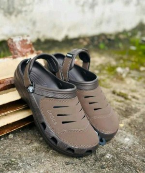 Crocss Yukon Vista Deep Brown Clogs