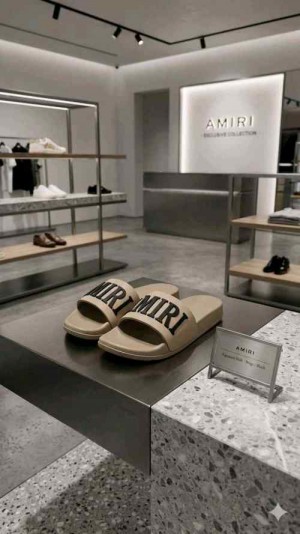 Amir.i Embossed Slide Brown