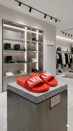 Amir.i Embossed Slide Red