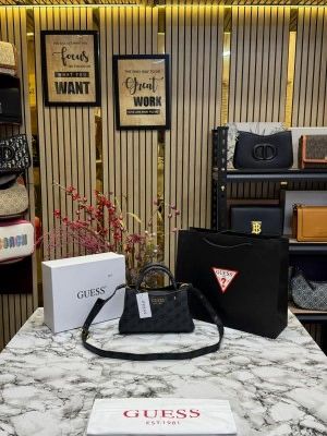 Guess Manhattan Shoulder Bag With Box And Dust Bag Including CarryBag (V2) (black)