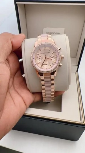 Mic Kor Premium Quality Watch With LIVE VIDEO CALL FACILITY MIC0