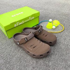 Crocc s yukon clogs dark brown 