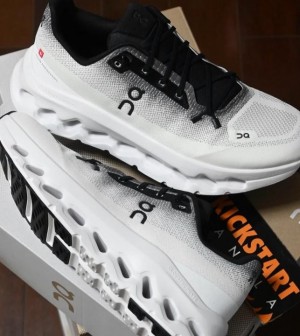 On Cloud Tilt 2 0 Black Ivory