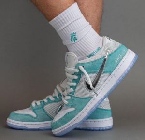 Nikkee SB Dunk Low April Skateboards