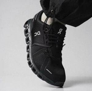 On Cloud 6 Running Black