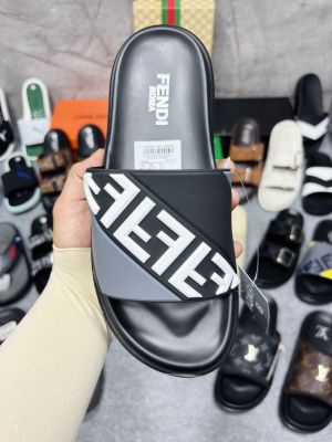 FENDDI RUBBER FUSSBETTS SLIDES BLACKWHITE