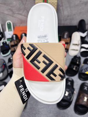 FENDDI RUBBER FUSSBETTS SLIDES WHITE