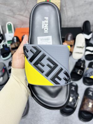 FENDDI RUBBER FUSSBETTS SLIDES BLACKGREY