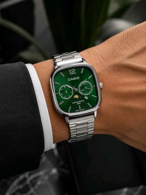 Casio vintage Oval silver green