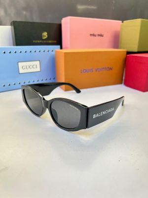 Balancing_a Black Sunglass Premium Quality Fa 1046