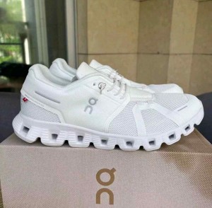 On Running Cloud 5 Triple White 1229