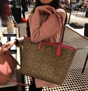 Coaach Signature City Tote Bag With OG Box & Dust Bag (A Red - 810)