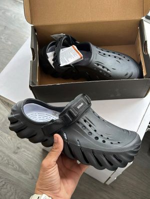 Croccs Echo Clogs Black