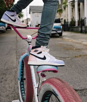 Air Jordan Retro 1 High Skyline Women