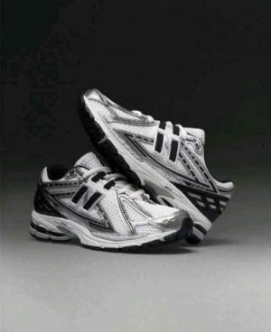 New Balancce 1906R Metallic Silver Black