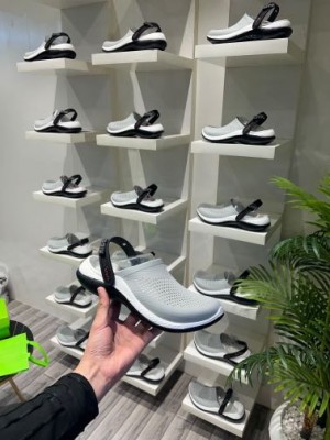 CROC S LITERIDE 360 LIGHT GREY BLACK WITH OG BOX CARRY BAG