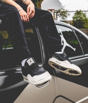 Air Jordan 4 RM Light Bone sneakers