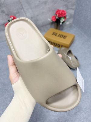 ADIDAAS YEEZY SLIDES BROWN 