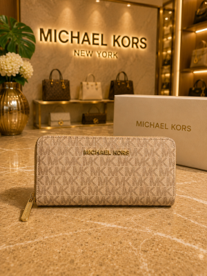Michael Kor Womens wallet Cream Colour(104)