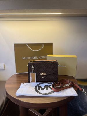 MICHAAEL_KORS_MK_HENDRIX_SIGNATURE_SHOULDERBAG_WITH_OGBOX_Carrybag_premium_model 135