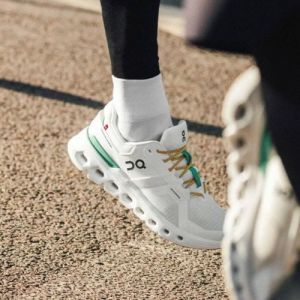 On Cloud Runner 2 Undyed Green