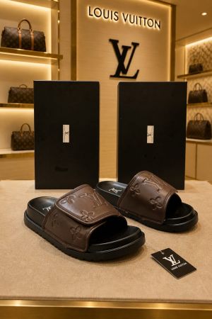 Lou-Monogram Adjust brown Premium Slides
