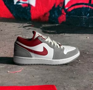 NIKKE AIR JORDAN 1 LIGHT SMOKE GREY GYM RED