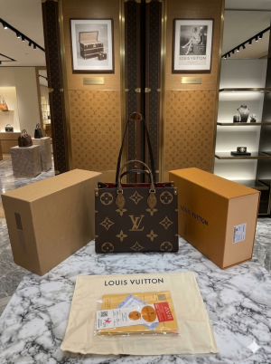 Louiis_vuttion_onthego bag with double box premium quality