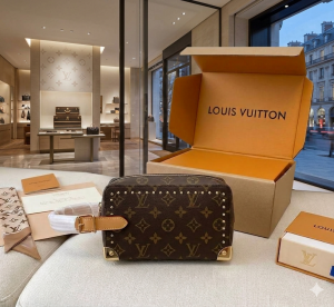 Lv Locker Dopp Kit Trunk in Monogram coated canvas premium quality with double box packing 