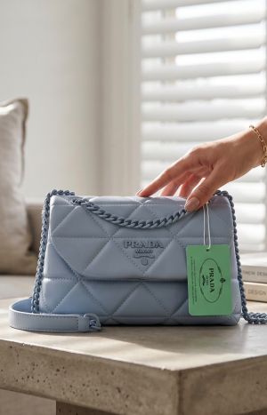 PRADDA QUALITED NAPPA LEATHER SHOULDER BAG WITH OG BOX AND DUST BAG 6490