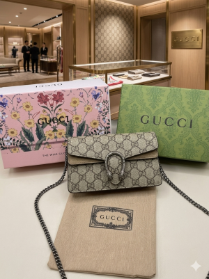 Guucii dinosys sling bag premium quality with double box packing