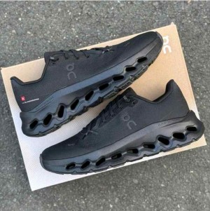 ON CLOUD running tilt moon black