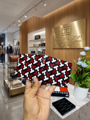 117 TOMMY HILFOGEER PREMIUM QUALITY WALLET
