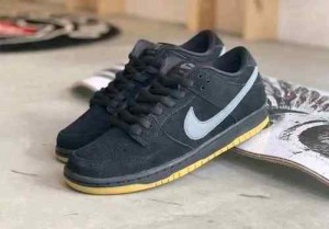 nikkee SB Dunk Low Fog Black Gum