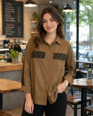   Fen Pocket Logo Shirt Biscuit S120-BI