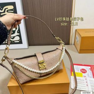 Louiis vuitton mia pochette with og box