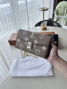 LOUIIS VUITTON LV METIS CHAIN SLING BLACK MONOGRAM PREMIUM QUALITY WITH OG BOX DUSTBAG BILLS ETC 
