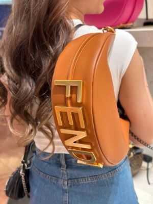 Feendi_graphy Tan ShoulderBag With OriginalBox DustCover Highend