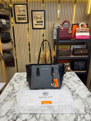 Michael Kor Jet Set Travel Signature Logo Large Top-Zip Tote Bag With Dust Bag (Black)