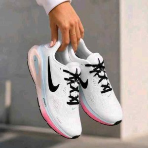 Nikee structure 26 womens 606