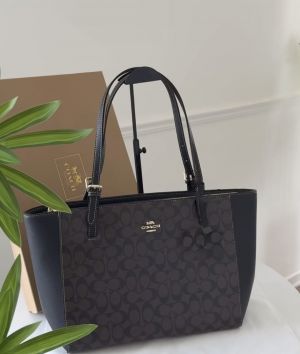 COAACH CITY TOTE VOYAGER WITH OG BOX CARDS TAGS DUSTBAG ETC PREMIUM QUALITY 