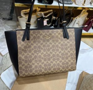 COAACH CITY TOTE VOYAGER WITH OG BOX CARDS TAGS DUSTBAG ETC PREMIUM QUALITY