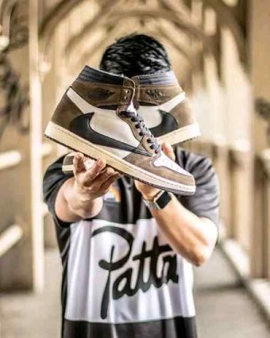 Nikkee Jordan Retro 1 High OG Travis Scott Mocha Semi UA