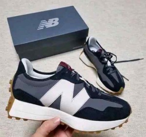 Neww Balance 327 Black White