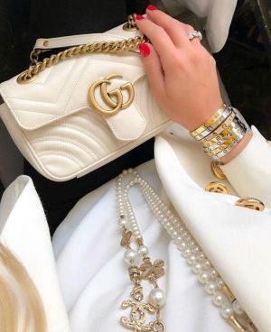 Guuci GG Marmont matelass bag features chevron quilting and antique gold toned hardware with Box premium quality