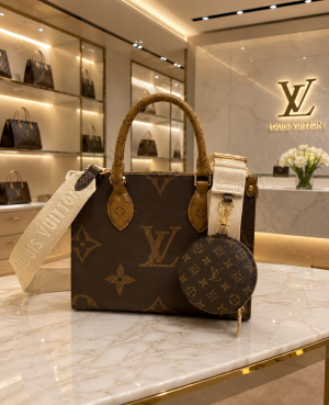 Louiis Vuittion On the Go PM With Box Dustbag Slingbelt Coinpouch Bill
