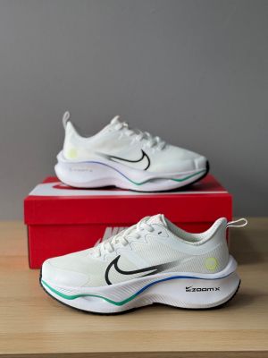 Nik Zoom x Smiley White 