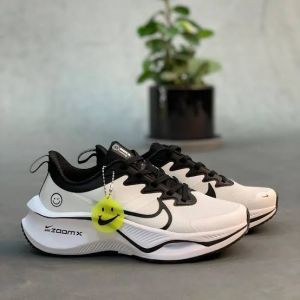 Nik Zoom x Smiley White Black