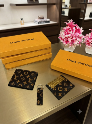 150 LV LOUIIS VUITTON PREMIUM QUALITY WALLET COMBO